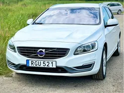 Vit Begagnad 2014 Volvo V60 Summum Kombi | 119 000 kr (Marknadspris)