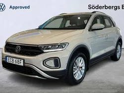 Grå Begagnad 2022 VW T-Roc Life SUV | 223 500 kr (Marknadspris)