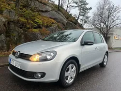 Ljusbrun (brun) Begagnad 2009 VW Golf Halvkombi | 54 900 kr (Marknadspris)