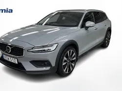 Grå Begagnad 2024 Volvo V60 CC Plus Kombi | 479 000 kr (Marknadspris)