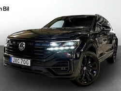 Svart Begagnad 2022 VW Touareg R SUV | 699 900 kr (Marknadspris)