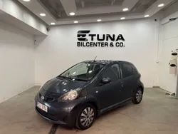 Grå Begagnad 2008 Toyota Aygo Halvkombi | 29 900 kr (Marknadspris)