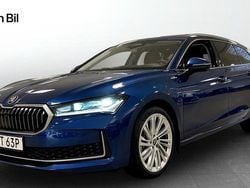 Blå Begagnad 2025 Skoda Superb Kombi | 489 900 kr