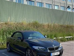 Svart Begagnad 2017 BMW 220 M Sport Cab | 256 000 kr (Marknadspris)
