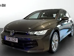 Mörkgrå Ny 2024 VW Golf VIII Life Halvkombi | 339 900 kr (Marknadspris)