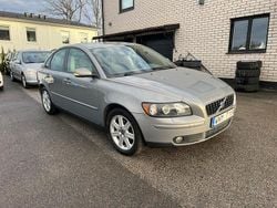 Grå Begagnad 2004 Volvo S40 Sedan | 49 900 kr (Marknadspris)