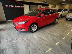 Röd Begagnad 2015 Ford Focus Titanium Halvkombi | 74 900 kr (Marknadspris)