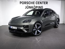 Grön (green) Ny 2025 Porsche Macan Turbo SUV | 1 571 200 kr