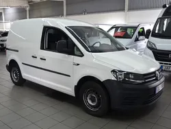 Vit Begagnad 2016 VW Caddy Minibuss | 99 900 kr (Marknadspris)