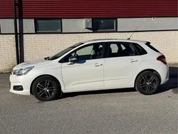Vit Begagnad 2014 Citroën C4 Halvkombi | 84 000 kr (Marknadspris)