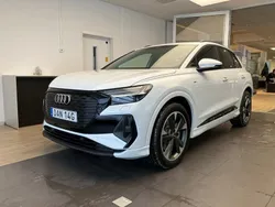 Vit Begagnad 2025 Audi Q4 e-tron S-Line SUV | 669 900 kr (Dyr)