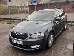 Grå Begagnad 2015 Skoda Octavia Ambition Kombi | 60 000 kr (Marknadspris)