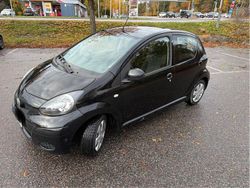 Svart Begagnad 2010 Toyota Aygo Halvkombi | 19 900 kr (Superpris)