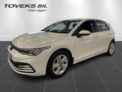 Vit (pure white) Begagnad 2023 VW Golf VIII Life Halvkombi | 219 900 kr (Bra pris)