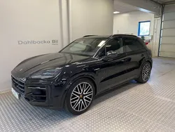 Svart Begagnad 2024 Porsche Cayenne SUV | 1 150 000 kr