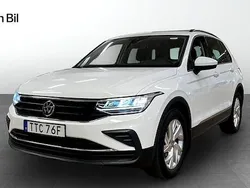 Vit (pure white) Begagnad 2021 VW Tiguan Life SUV | 289 900 kr (Marknadspris)