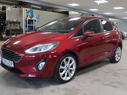Röd Begagnad 2017 Ford Fiesta Titanium Halvkombi | 82 500 kr (Marknadspris)