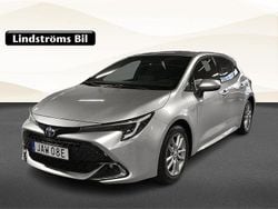 Silver Begagnad 2024 Toyota Corolla Hybrid Style Halvkombi | 297 000 kr (Marknadspris)