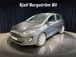 Grå Begagnad 2018 Ford Fiesta Titanium Halvkombi | 139 000 kr (Marknadspris)