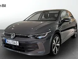 Mörkgrå (dolphin grey metallic) Begagnad 2024 VW Golf VIII Edition Kombi | 304 900 kr