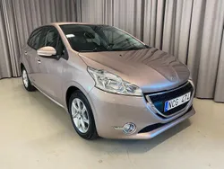 Ljusgrå Begagnad 2012 Peugeot 208 Active Halvkombi | 64 900 kr (Marknadspris)