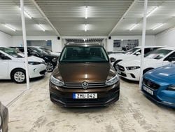 Mörkbrun (brun) Begagnad 2015 VW Touran Minibuss | 149 900 kr (Marknadspris)
