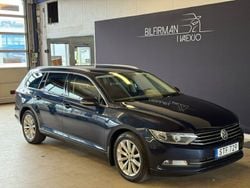 Mörkblå Begagnad 2015 VW Passat Kombi | 99 900 kr (Marknadspris)