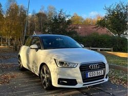 Vit Begagnad 2016 Audi A1 Sportback Sport Halvkombi | 109 000 kr (Marknadspris)
