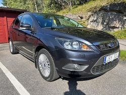 Grå Begagnad 2009 Ford Focus Titanium Halvkombi | 55 000 kr (Marknadspris)