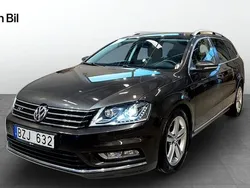 Mörkbrun (black oak brown) Begagnad 2013 VW Passat Sport Kombi | 144 900 kr (Dyr)