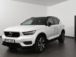 Vit Begagnad 2022 Volvo XC40 Plus SUV | 354 800 kr