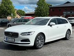 Vit Begagnad 2020 Volvo V90 Momentum Kombi | 189 800 kr (Dyr)