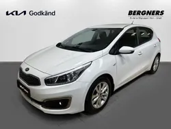 Vit Begagnad 2017 Kia Ceed Halvkombi | 129 900 kr (Marknadspris)