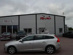 Ljusgrå Begagnad 2012 Volvo V60 Momentum Kombi | 104 900 kr (Marknadspris)