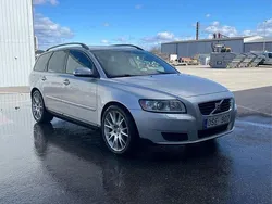 Grå Begagnad 2008 Volvo V50 Kinetic Kombi | 36 000 kr (Marknadspris)
