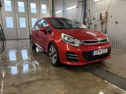 Röd Begagnad 2016 Kia Rio Halvkombi | 76 000 kr (Marknadspris)