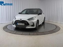 Grå Begagnad 2022 Toyota Yaris Hybrid Sport Halvkombi | 254 800 kr (Marknadspris)