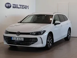Vit Begagnad 2024 VW Passat Kombi | 367 900 kr (Marknadspris)