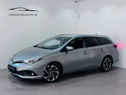 Ljusgrå (grå) Begagnad 2015 Toyota Auris Active Kombi | 109 900 kr (Marknadspris)