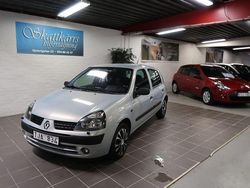 Ljusgrå Begagnad 2002 Renault Clio II Expression Halvkombi | 22 000 kr (Marknadspris)