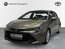 Grön Begagnad 2020 Toyota Corolla Hybrid Active Halvkombi | 205 000 kr (Marknadspris)