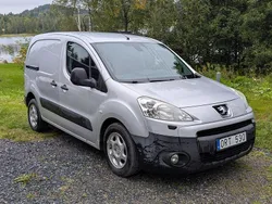 Grå Begagnad 2011 Peugeot Partner Minibuss | 28 000 kr (Superpris)