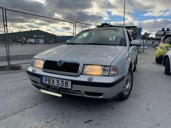 Grå (silvermetallic) Begagnad 2000 Skoda Octavia Halvkombi | 17 500 kr