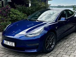 Blå Begagnad 2019 Tesla Model 3 Long Range Sedan | 280 000 kr (Marknadspris)