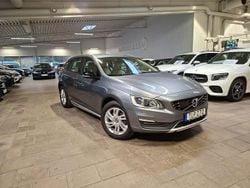 Grå (osmium grey metallic) Begagnad 2015 Volvo V60 CC Summum Kombi | 179 800 kr (Marknadspris)