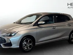 Grå (silver) Ny 2025 MG MG3 Luxury Halvkombi | 291 740 kr (Lite dyr)