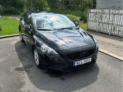 Svart Begagnad 2017 Volvo V40 Kinetic Kombi | 130 000 kr (Marknadspris)