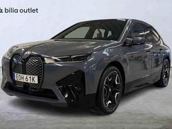 Grå Begagnad 2024 BMW iX Exclusive SUV | 599 900 kr (Marknadspris)