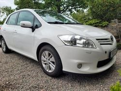 Vit Begagnad 2012 Toyota Auris Plus Halvkombi | 52 000 kr (Marknadspris)