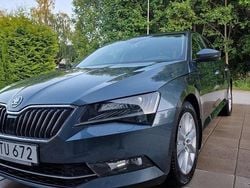 Grå Begagnad 2018 Skoda Superb Business Line Halvkombi | 210 000 kr (Marknadspris)